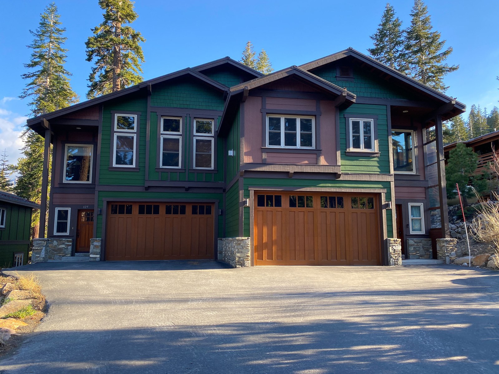 Mammoth Lakes townhome surrounded by pines